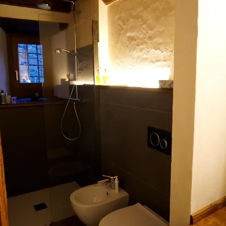 La Torre Colombaia - Monumento Del 1400 * Arnad