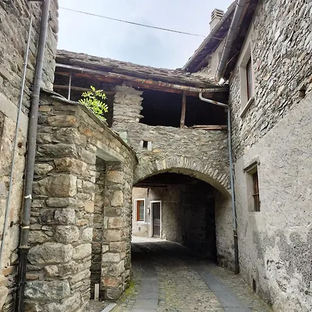 La Torre Colombaia - Monumento Del 1400 *