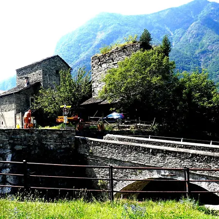 La Torre Colombaia - Monumento Del 1400 Arnad